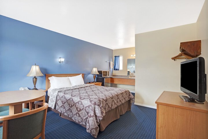 Room 6 of 15