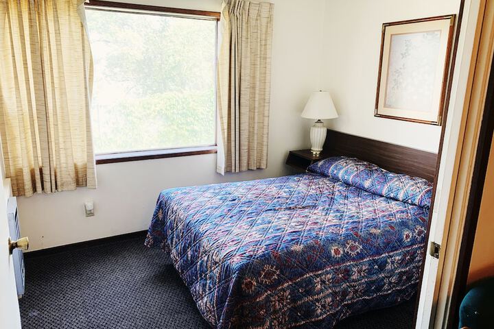 Room 16 of 32
