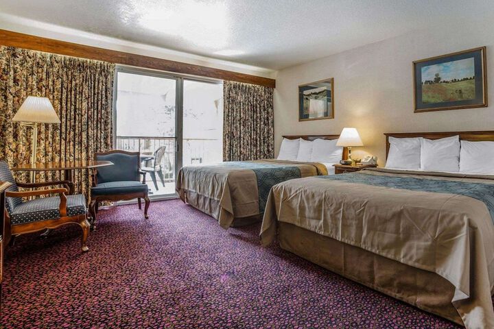 Room 12 of 28