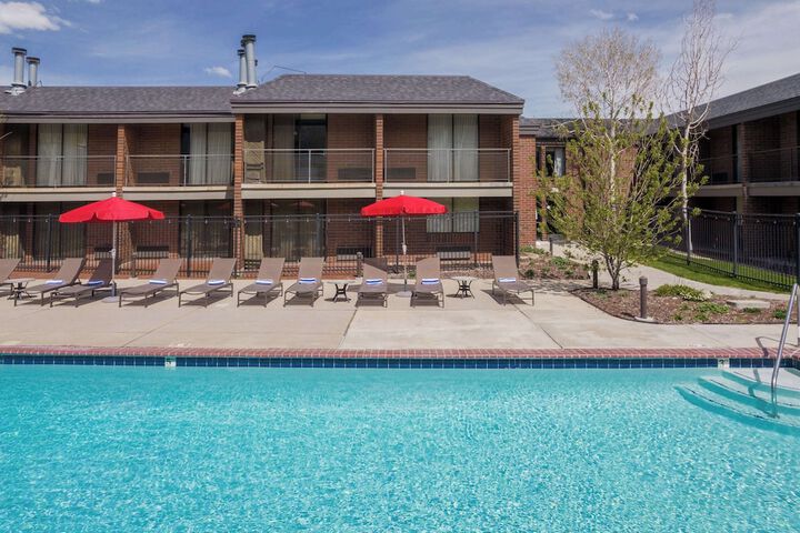 Pool 10 of 85