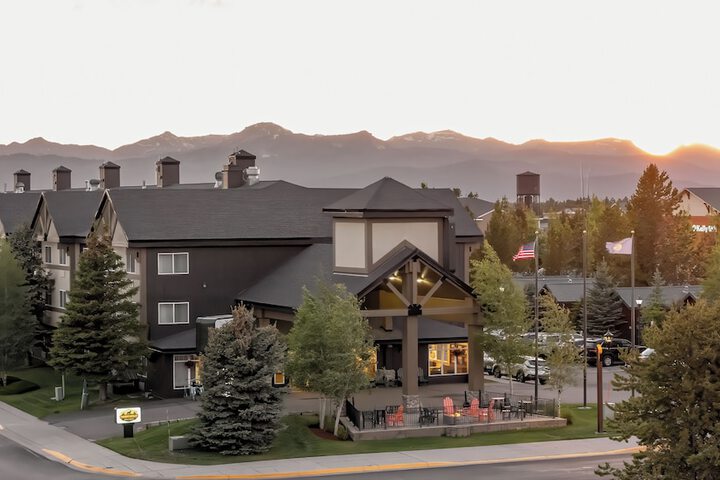 Gray Wolf Inn & Suites