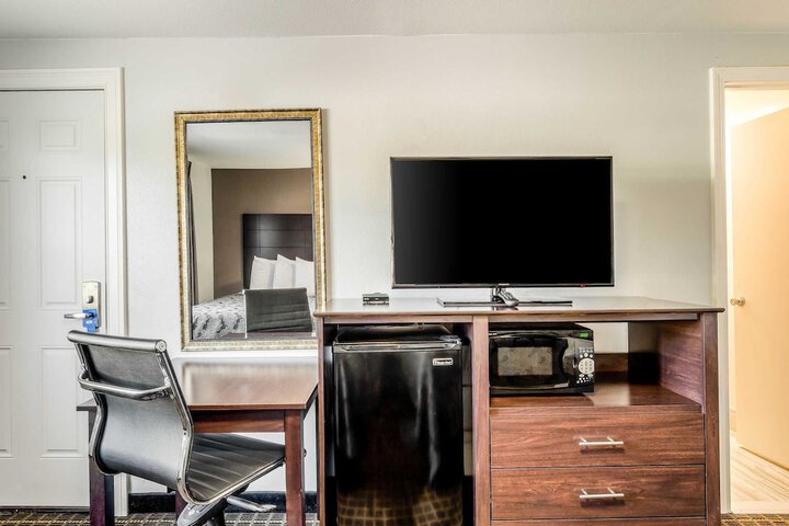 Room 14 of 25