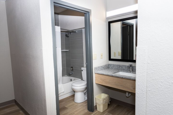 Room 32 of 45