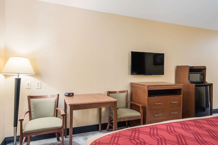 Room 18 of 28