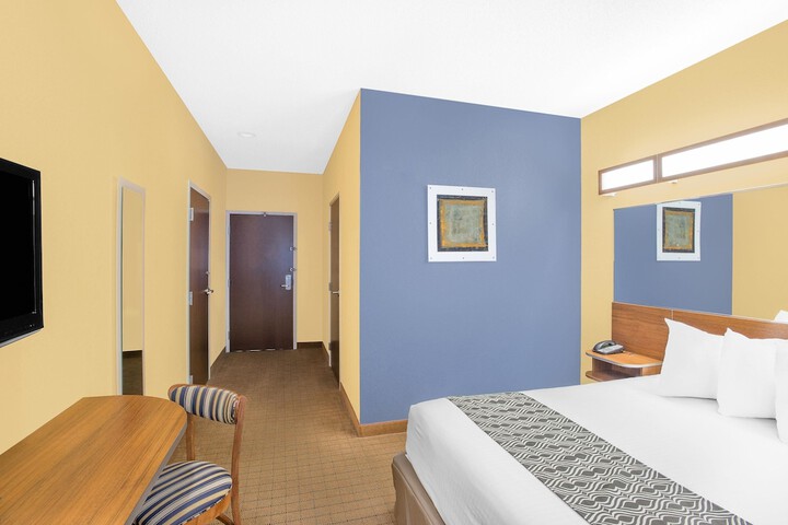 Room 4 of 17