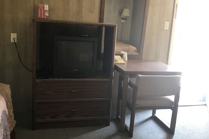 Room 13 of 19