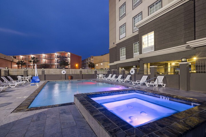 Pool 4 of 60