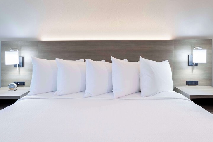 GrandStay Hotel & Suites