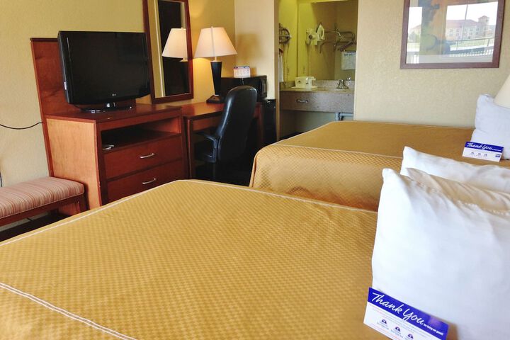 Room 17 of 33