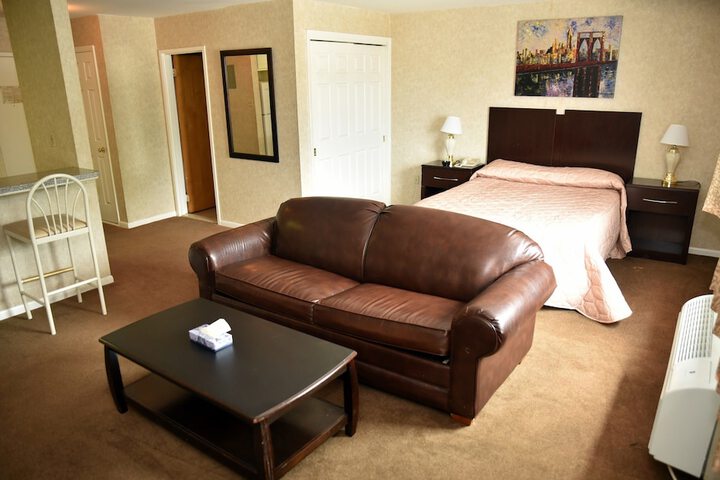 Room 8 of 10