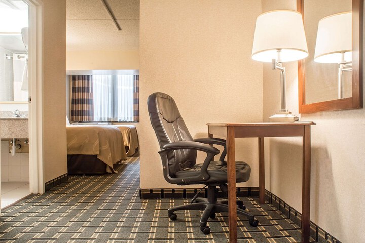 Room 25 of 37