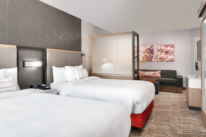 Room 21 of 32