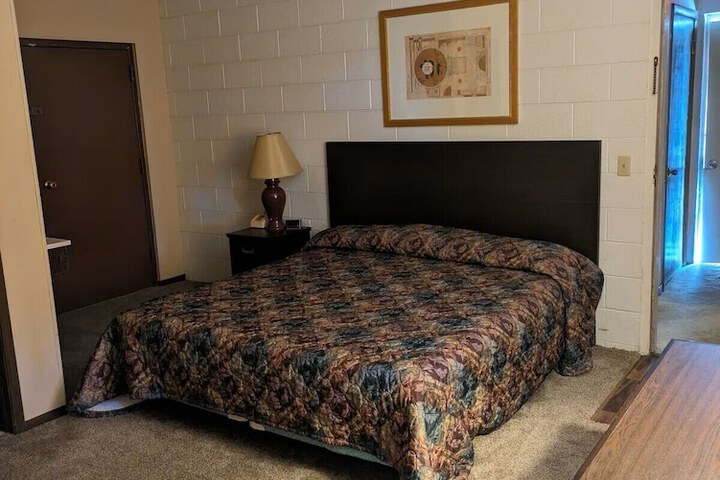 Paradise Falls Motel & Liquor LLC