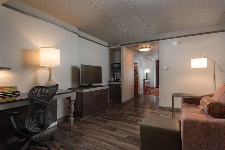 Room 12 of 37