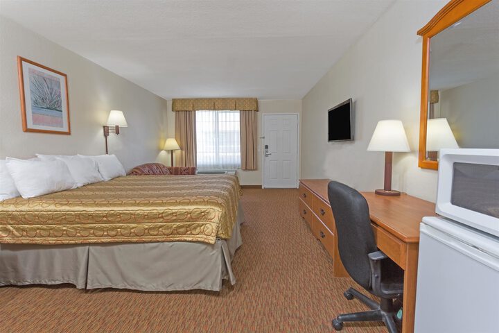 Room 12 of 34