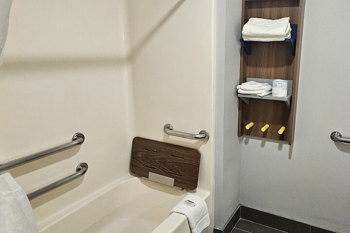 Room 20 of 28