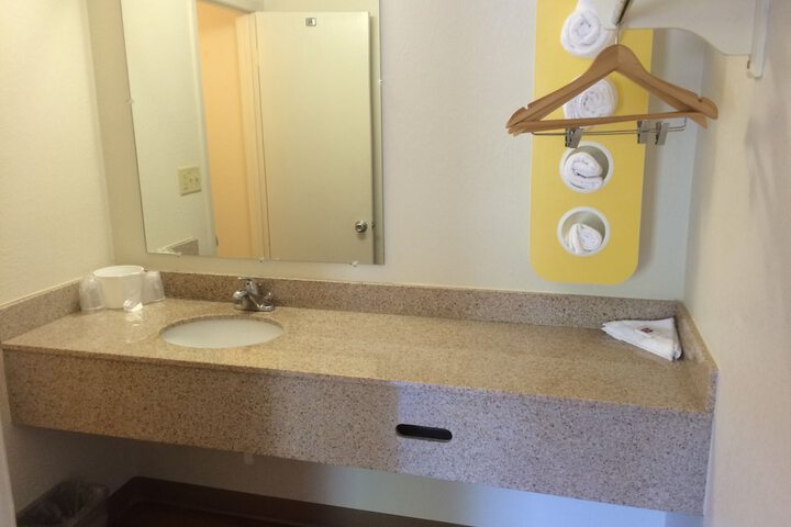 Room 9 of 37