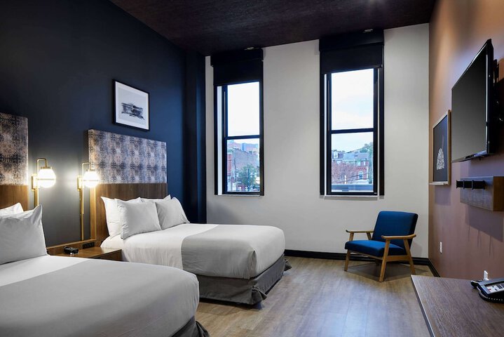 Room 32 of 74