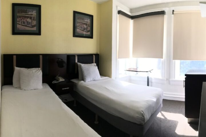 Casa Loma Hotel