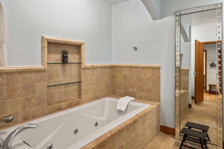 Element 52 Auberge Collection