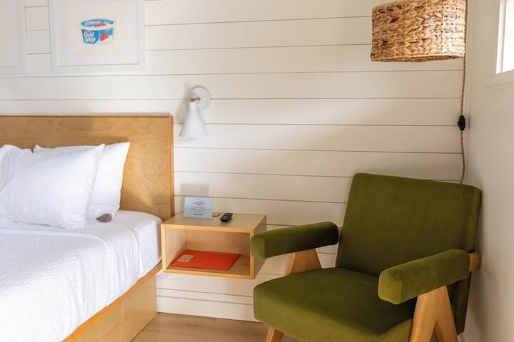 Driftwood Motel