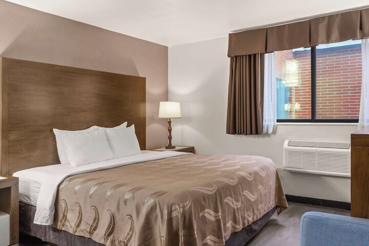 Room 40 of 72