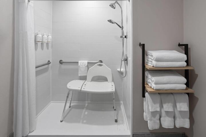 La Quinta Inn & Suites by Wyndham Mansfield OH