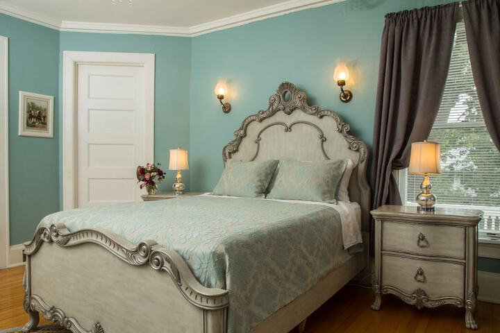 Room 32 of 76