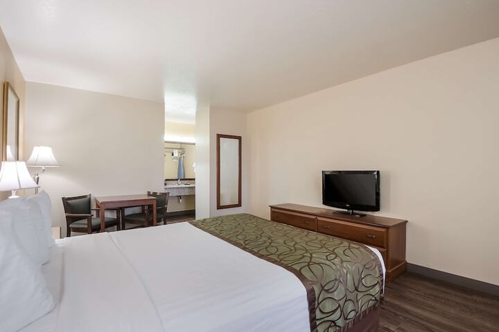 Room 27 of 32