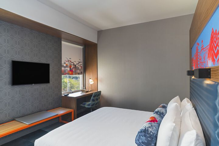 Room 9 of 22