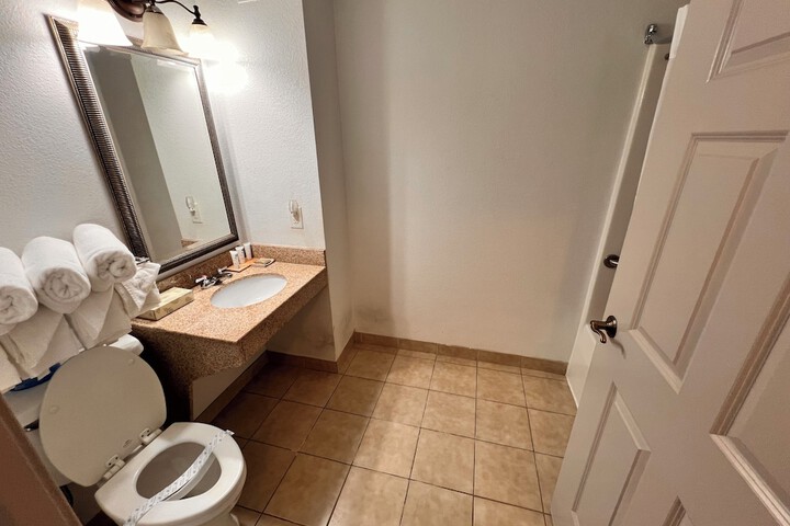 Room 21 of 33