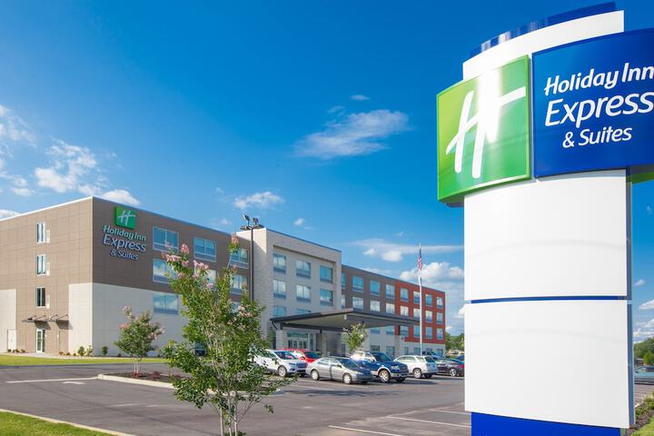Holiday Inn Express & Suites Greenwood Mall by IHG