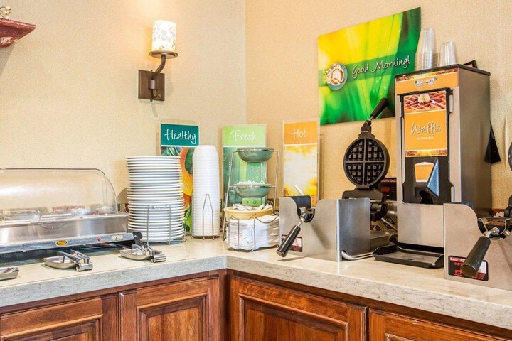 Breakfast/Coffee Service 36 of 39
