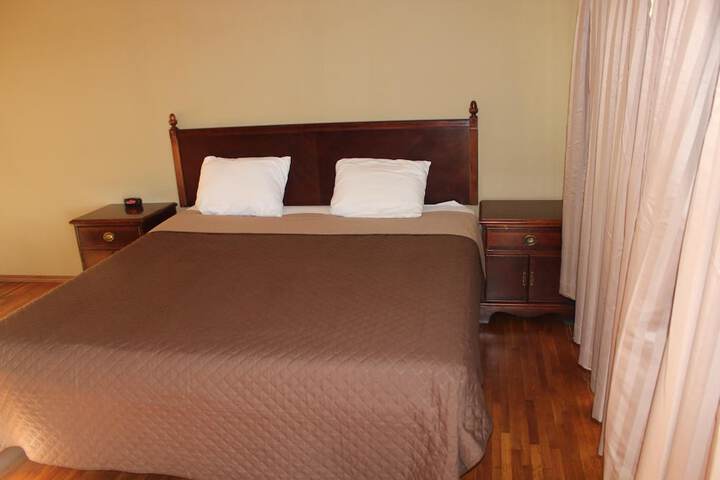 Room 5 of 16