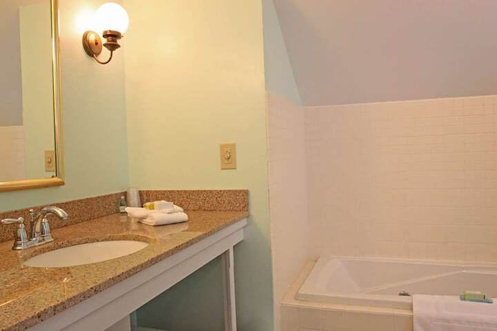 Room 35 of 142