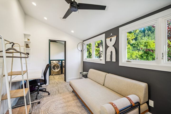 Pet’s FREE! Modern luxury steps from Russian River by Redawning