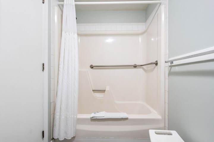 The Lighthouse Inn & Suites