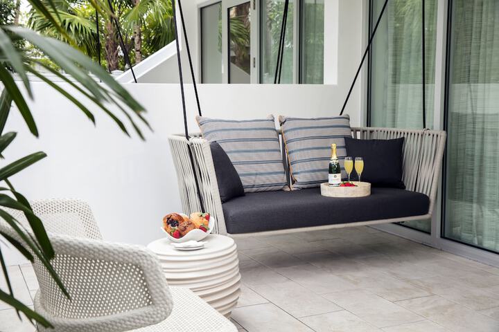 H2O Suites - Adults Only