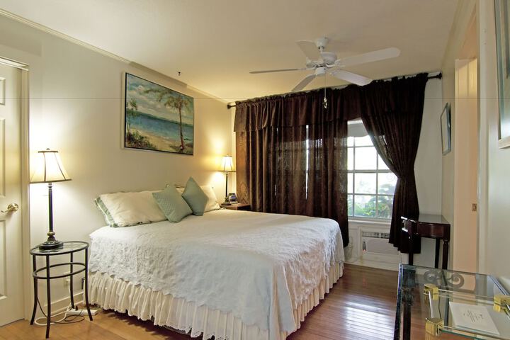 Room 8 of 38