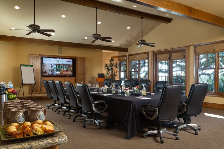 Business Center 27 of 29
