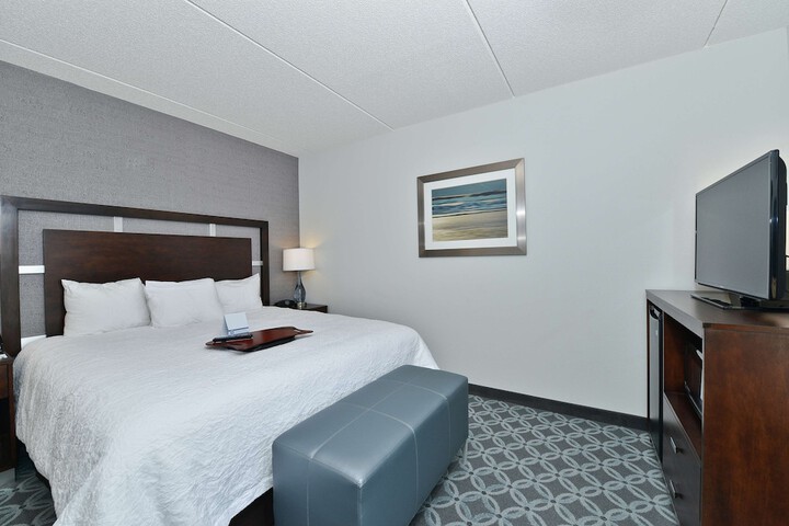 Hampton Inn & Suites Greensboro / Coliseum Area