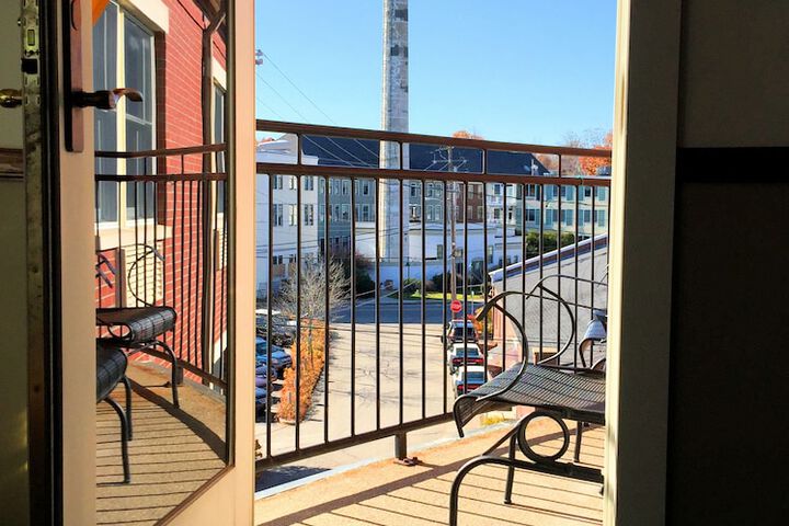 Camden Riverhouse Hotel