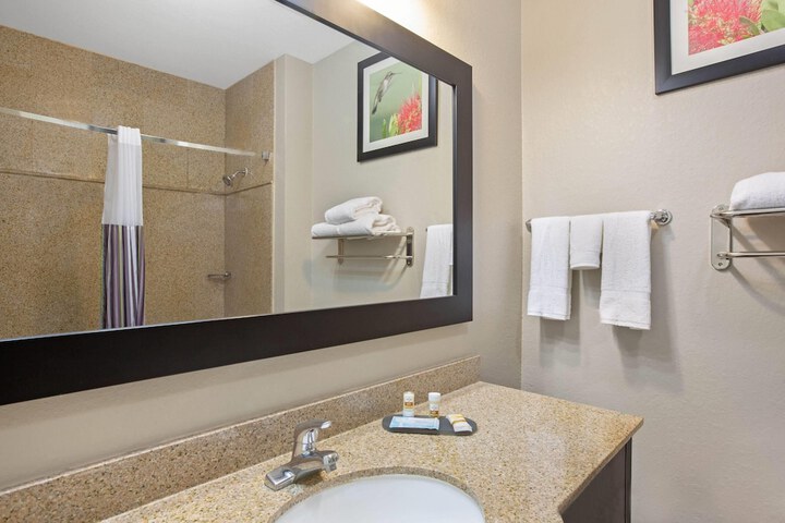 La Quinta Inn & Suites by Wyndham Pearland - Houston South