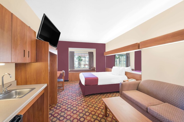Room 19 of 25