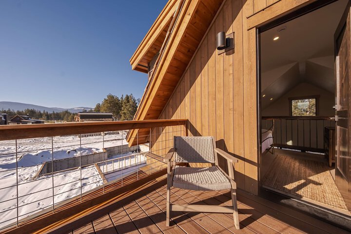 Wilderness Club Nest Modern Cabin Retreat for 9 w / Hot Tub