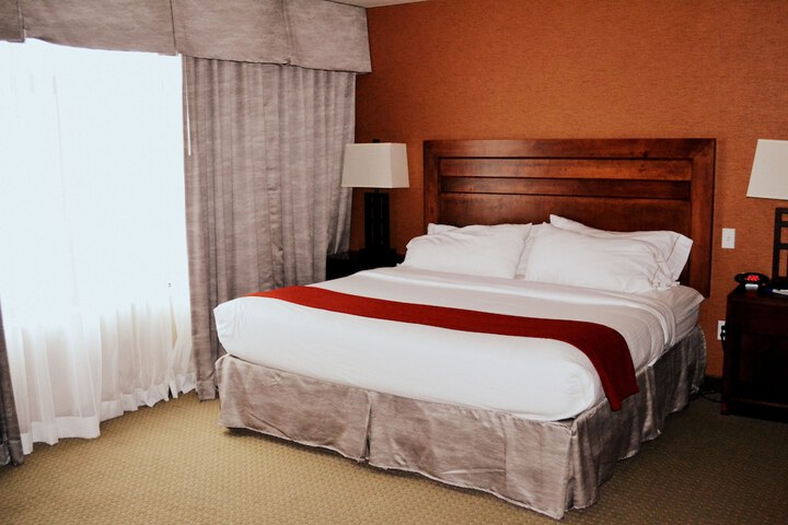 Room 12 of 34