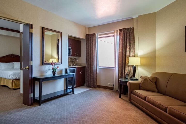 Room 11 of 34