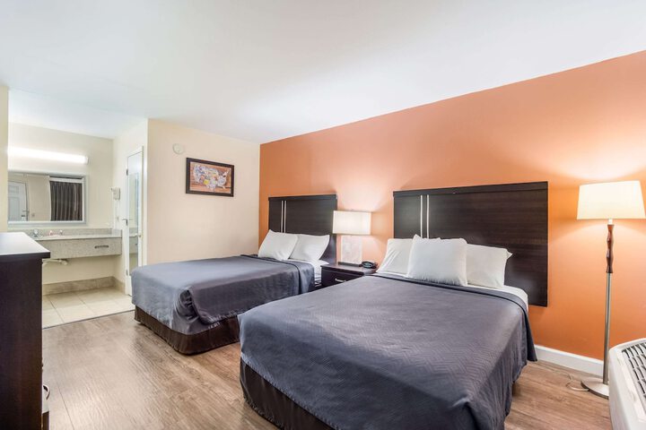 Room 14 of 18