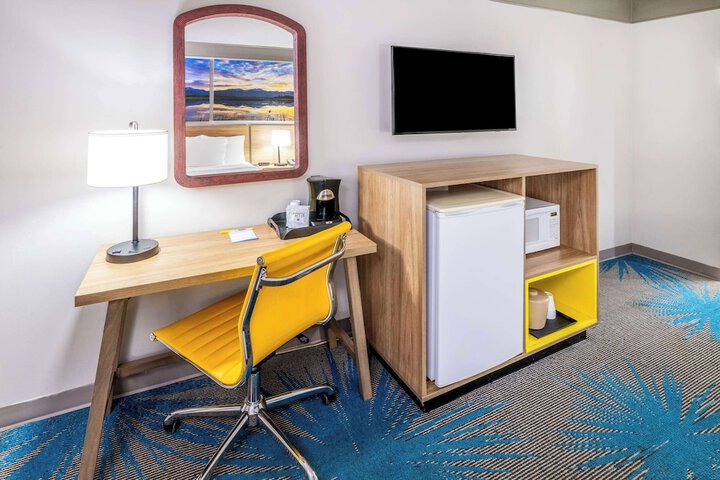 Room 10 of 26