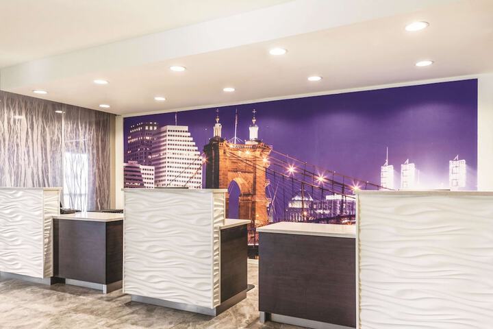 La Quinta Inn & Suites by Wyndham Cincinnati Sharonville
